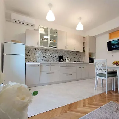 In 5464 Apartment